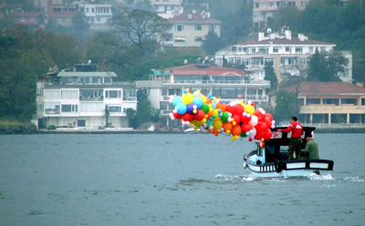 Balloons across Bosphorus, photo from Senem Tug