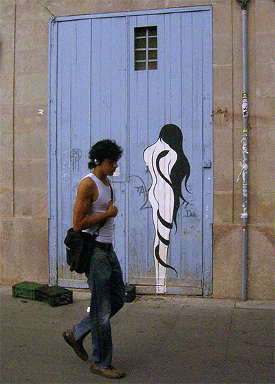 el chico y la chica - street art wall painting from Barcelona
