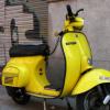 Barcelona Horta mahallesinde sarı Vespa - Yellow Vespa motorcycle, Horta district, Barcelona
