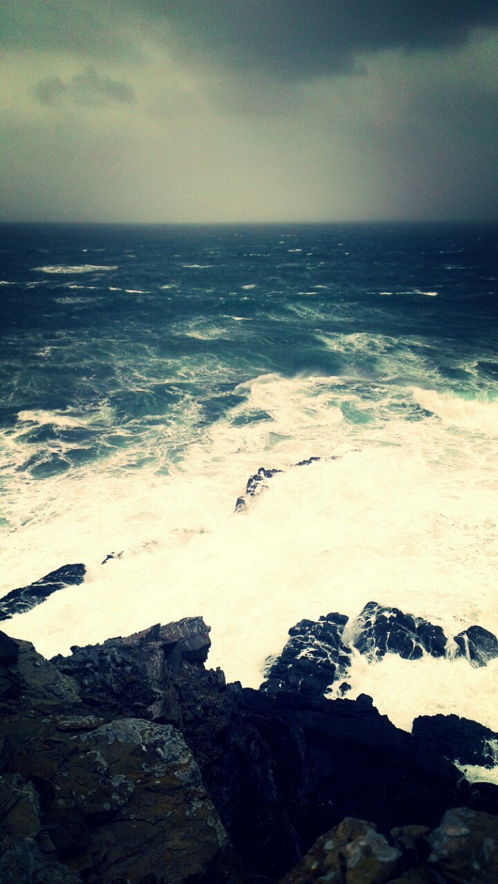 image - Waves breaking on the rocks - Minorca