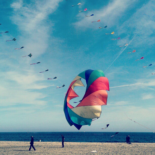 Uçan simit (photo) - kite - Barcelona beach
